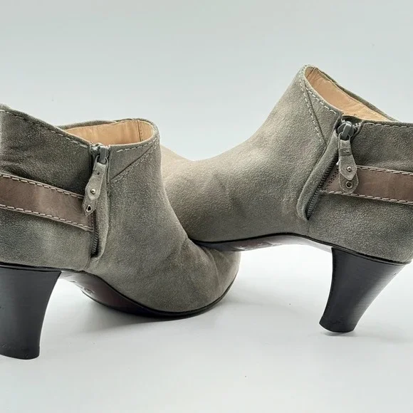 Cole Haan Nadia D32759 Gray‎ Suede Buckle Heel Ankle Booties Side Zip Womens 9.5 - Picture 5 of 8